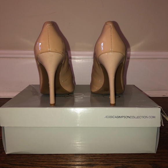 Jessica Simpson Close Toed Heels, Nude Patent 6M - Picture 3 of 8